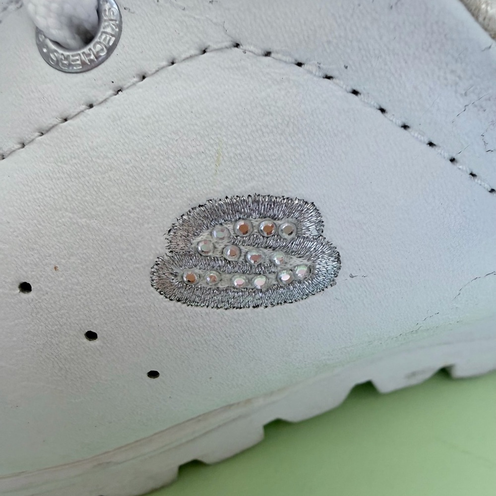 Vintage Skechers White Lace-Up Mules - Picture 13 of 14